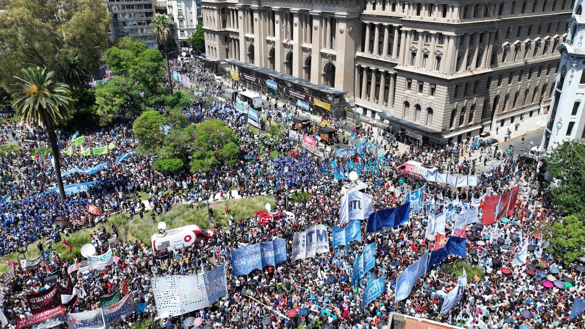 Gremios Y Movimientos Sociales Marcharon Contra El Dnu De Milei