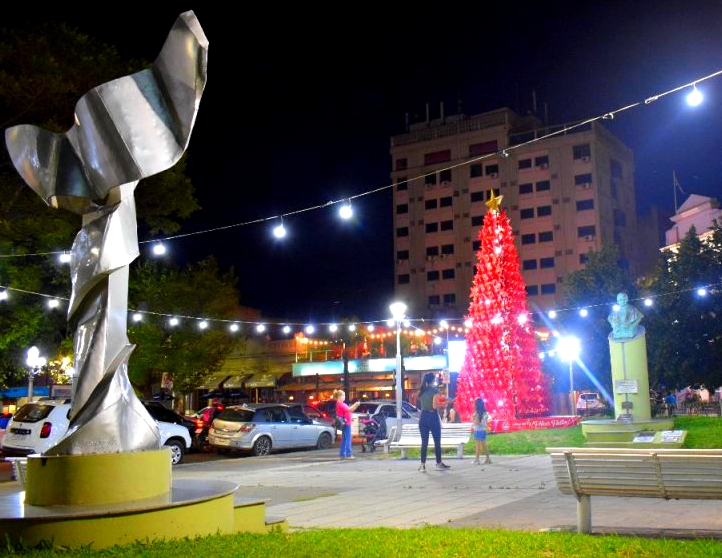 Hoy se realiza el tradicional encendido del Árbol Navideño