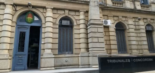 alt="en los tribunales de Concordia esperan los resultados de la autopsia"