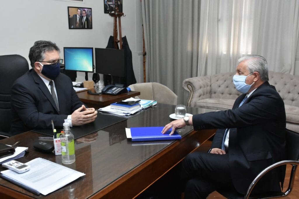 Alt="el intendente Francolini y el titular de la Delegación Argentina de CARU, José Lauritto, coincidieron en la importancia del dragado"