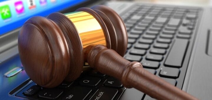 Alt="jueza declara inconstitucional reclamar libre deuda para otorgar la licencia de conducir"