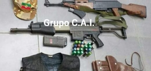 alt="la policía secuestró un arsenal en Concordia"