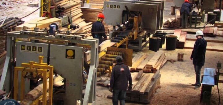 Alt="apenas medio punto cayo el empleo privado en entre rios"