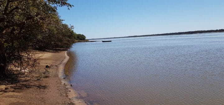 alt="la costa del río Uruguay entorno natural privilegiado"