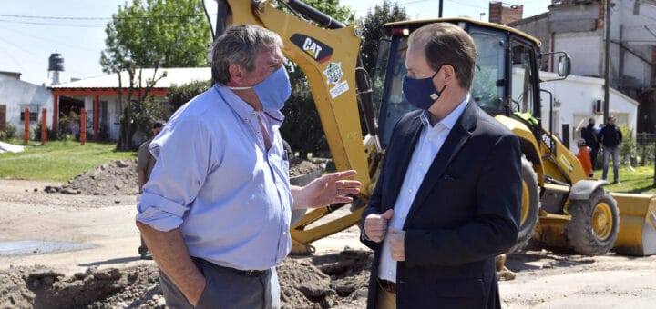 alt="el gobernador Bordet en San Salvador"