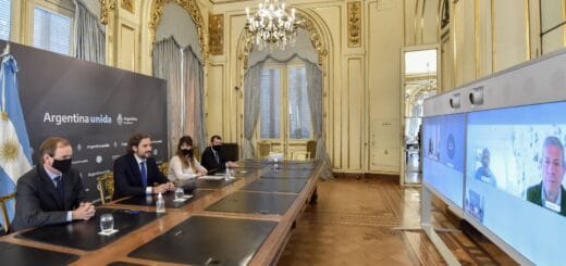 alt="el gobernador bordet y el ministro cafiero"