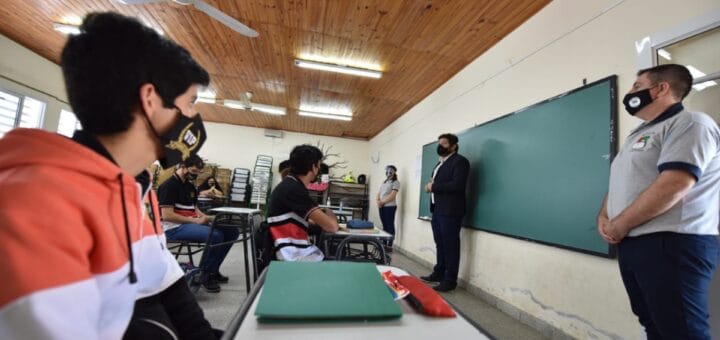 alt="clases en una escuela"