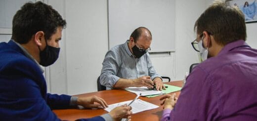 alt="rúbrica del convenio con el gobierno provincial"