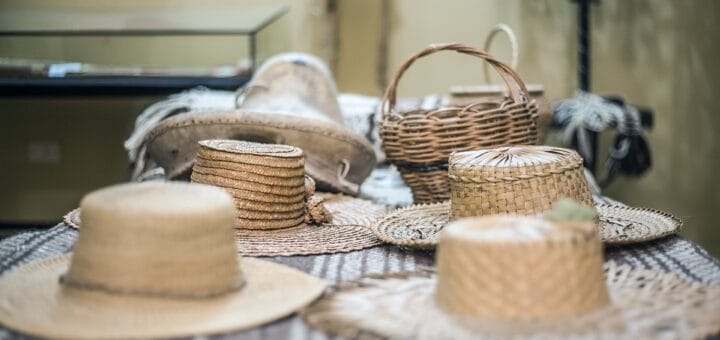 alt="sombreros, ejemplo de artesanías entrerrianas"