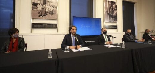 alt="el ministro Guzmán anunció una batería de medidas"