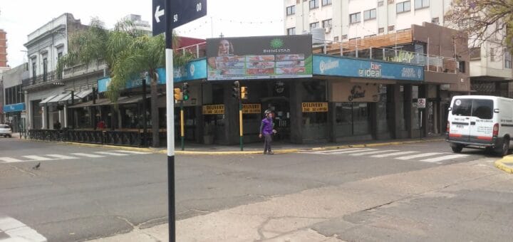 alt="cafe bar Ideal"