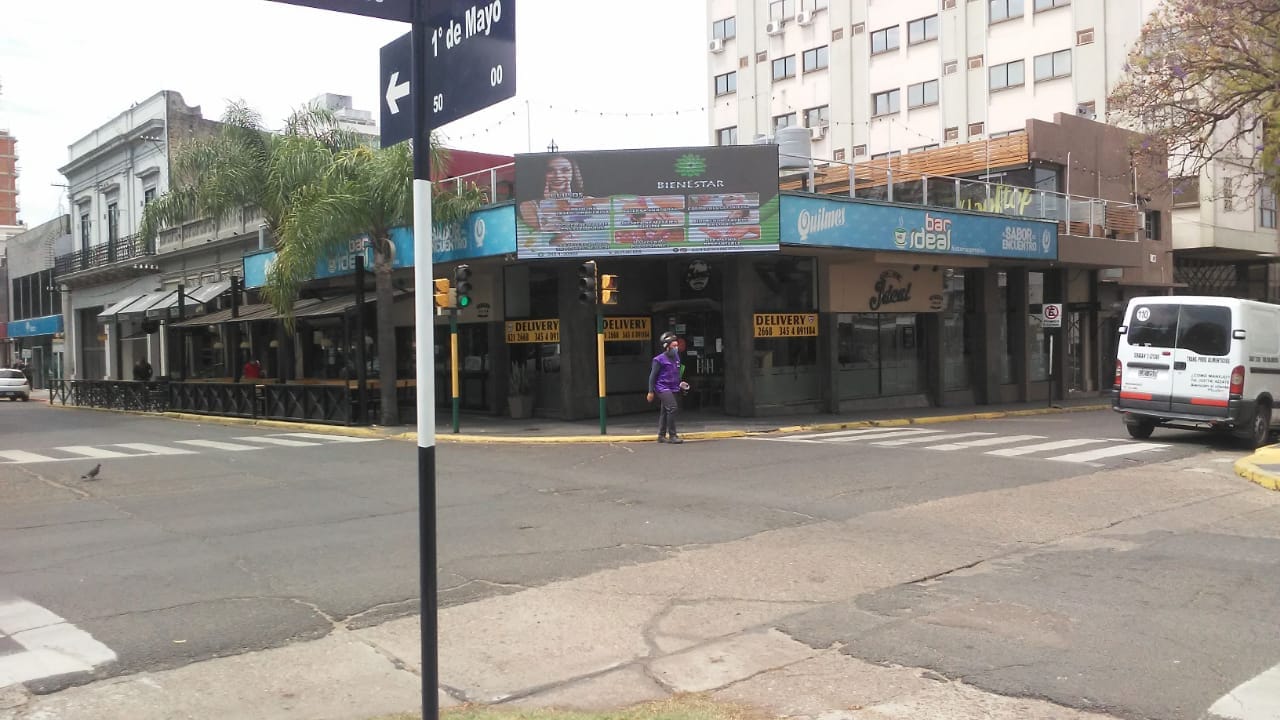 alt="cafe bar Ideal"