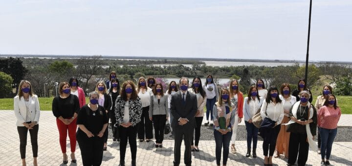 alt="El gobernador Gustavo Bordet y la vicegobernadora Laura Stratta encabezaron el acto de presentación del proyecto de Ley Paridad Integral"