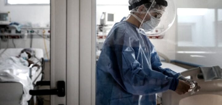 alt="personal de salud hay un 10 por ciento de contagios"