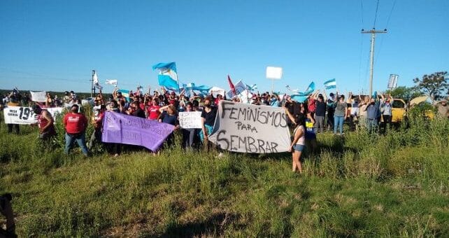 alt="movilización en apoyo a Dolores Etchevehere"