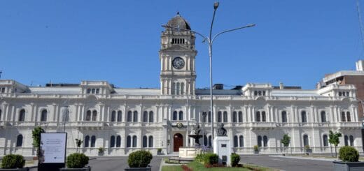 alt="la sede del gobierno entrerriano en Paraná"