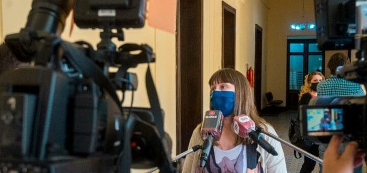 alt="secretaria gremial Carina Domínguez"