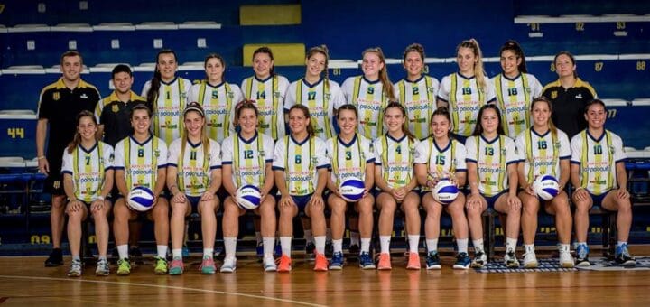 alt="equipo de volei femenino del club San José"