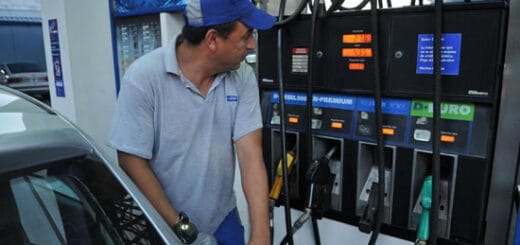 alt="surtidor de combustibles de YPF"