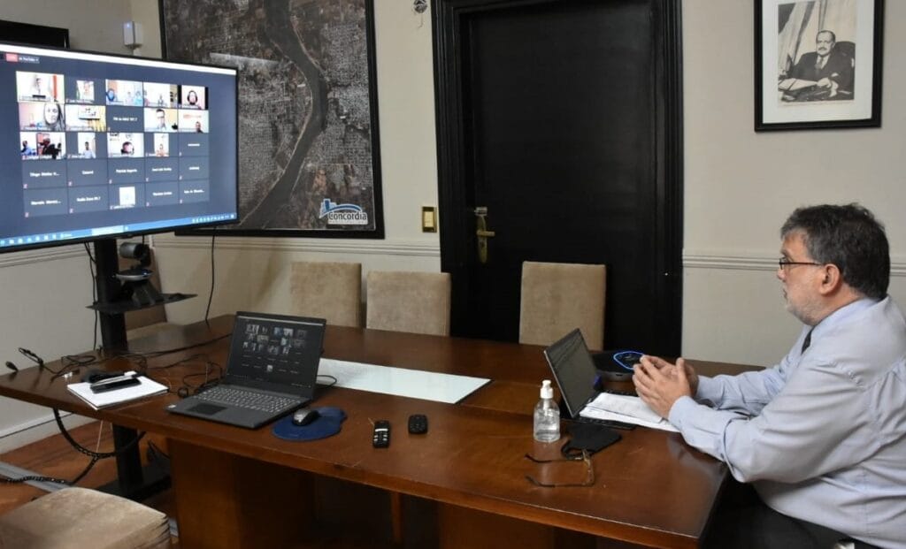 alt="El intendente Alfredo Francolini participa de la videoconferencia"