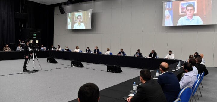 alt="De la videoconferencia participaron el ministro del Interior Wado De Pedro, el gobernador Gustavo Bordet e intendentes entrerrianos"