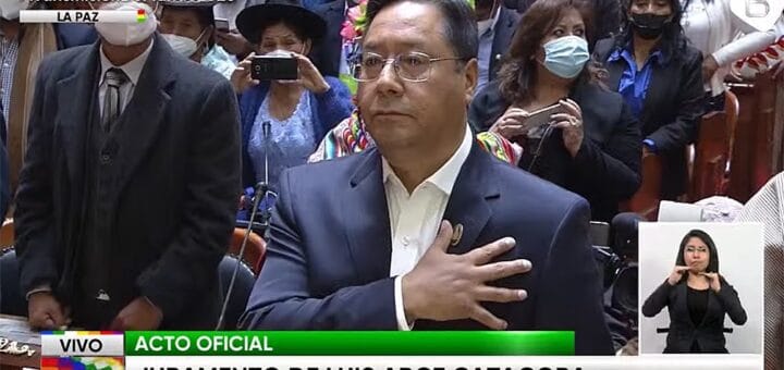 alt="Luis Arce jura como presidente constitucional de Bolivia"