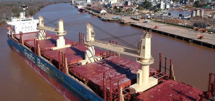 alt="los puertos entrerrianos son parte fundamental del transporte multimodal"