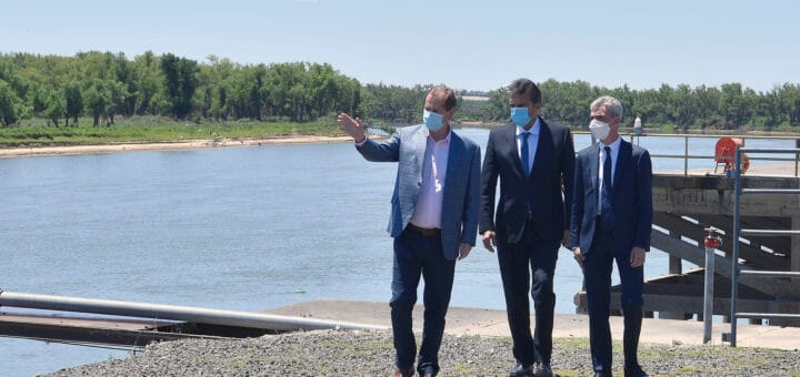 alt="El gobernador Bordet junto al ministro de Transporte de la Nación, Mario Meoni, y el presidente de la Cámara de Diputados, Sergio Massa"