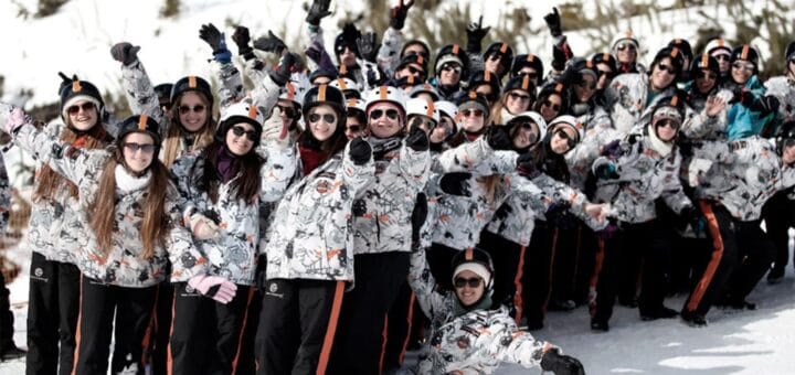 alt="alumnos en viaje de egresados"