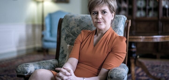 alt="la ministra Nicola Sturgeon"