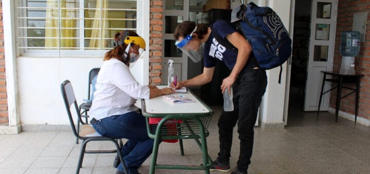 alt="volvieron las clases presenciales a los 17 departamentos entrerrianos"