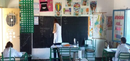 alt="clase presencial"