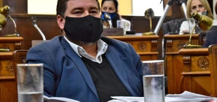 alt="El presidente del Bloque de Concejales Justicialistas Gastón Etchepare, criticó a los opositores"