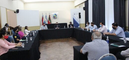 alt="Reunión departamental para trabajar en conjunto sobre violencia de género"