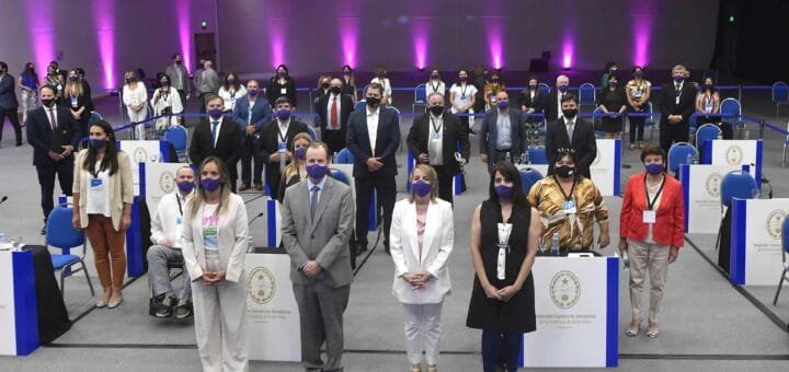 alt="En sesión especial, el Senado entrerriano aprobó la Ley de Paridad Integral"