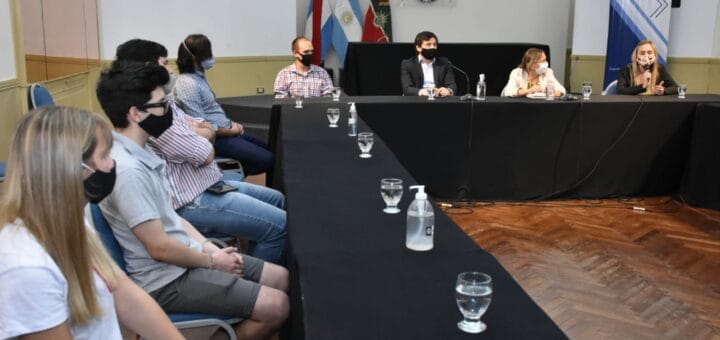 alt="Hubo avances en la planificación de propuestas conjuntas para que los jóvenes sean protagonistas en la definición de políticas municipales"