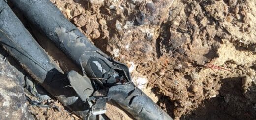 alt="intentaron engancharse en un cable subterráneo"