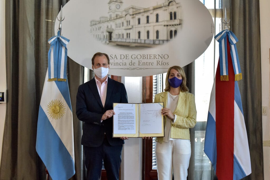 alt="La ley promulgada fija la paridad en los poderes del Estado y en las organizaciones e instituciones de la sociedad civil"