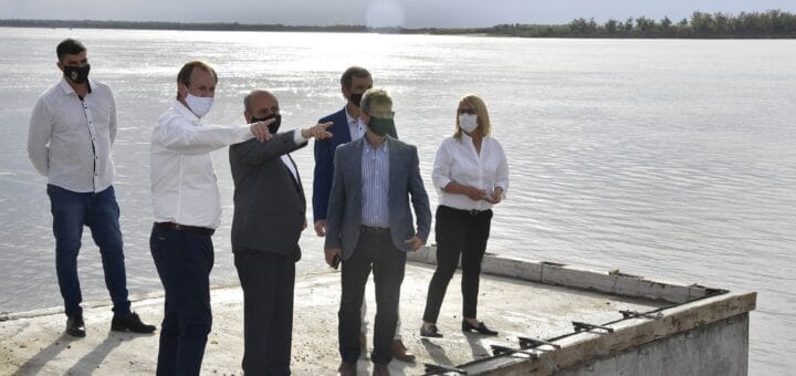 alt="el gobernador Bordet dijo que el gobierno investigará la propiedad de las tierras de la Escuela Agrotécnica El Quebracho"