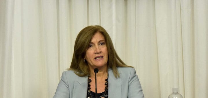 alt="La Ministra de Gobierno y Justicia de Entre Ríos, abogada, y Convencional Constituyente 2008, Rosario Romero"