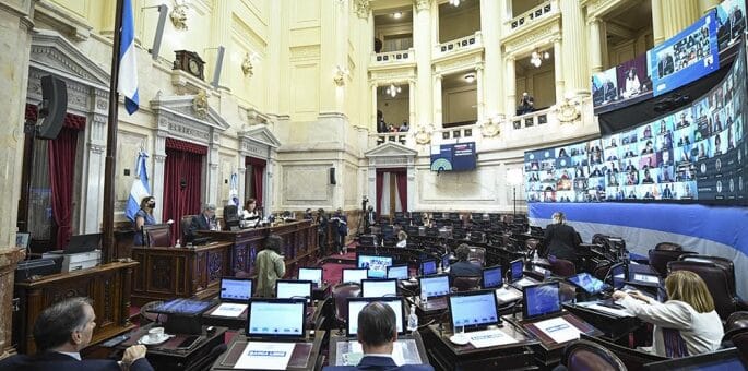 alt="recinto de la cámara de senadores de la nación"