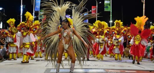 alt="integrantes de una comparsa en el Concordia"