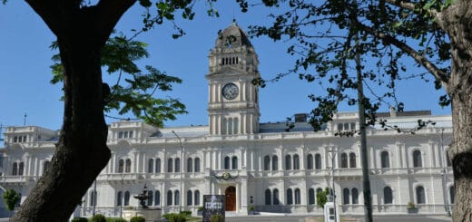 alt="la casa gris sede del gobierno entrerriano en la ciudad de Paraná"