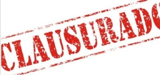 alt="foto con la palabra clausurado"