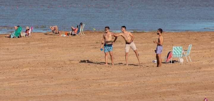 alt="playa en la ciudad de Colón"