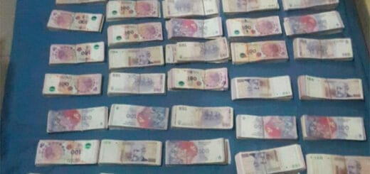 alt="billetes de cien pesos"