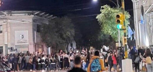 alt="movilización por el día del estudiante en Chajarí"