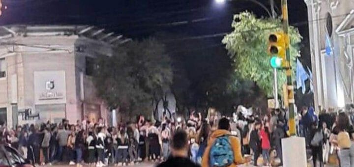 alt="movilización por el día del estudiante en Chajarí"