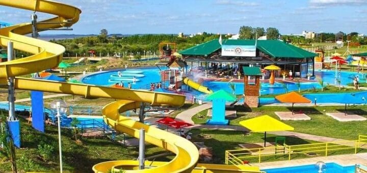 alt="vista del parque acuático en las termas de Federación"