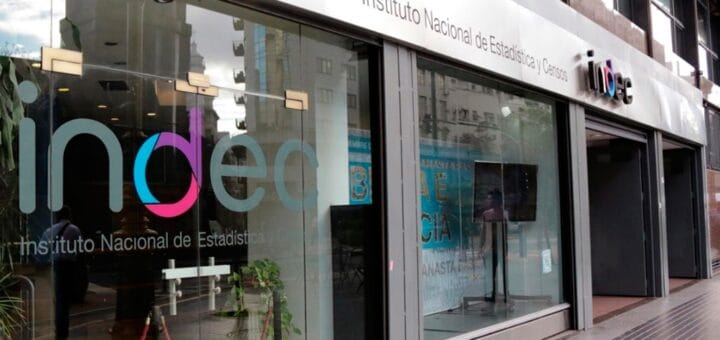 alt="frente de la sede central del indec"